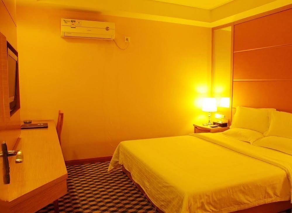 Dongguan Chang'An Hongbao Fashion Hotel Exterior photo
